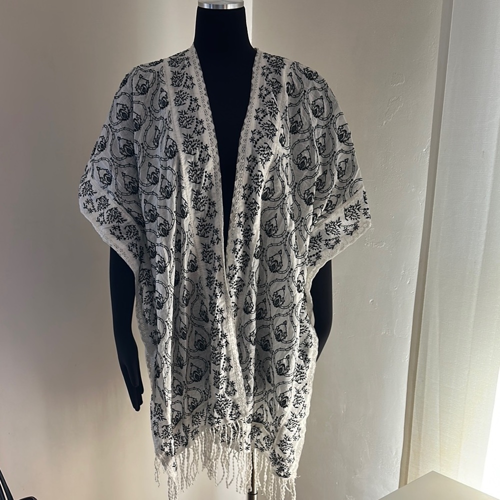 Elegant Black and White Embroidered Kimono